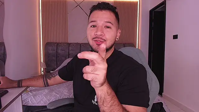 Snapshot of mister_miike chatting on 02.19.26 mister miike online show from 02.19.26