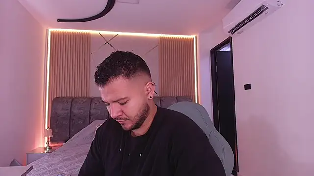 Snapshot of mister_miike chatting on 02.27.26 mister miike online show from 02.27.26