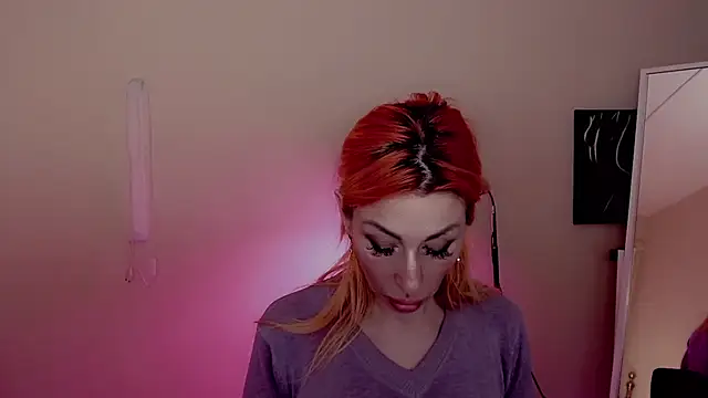 Snapshot of AnnieGOld_ chatting on 12.27.24 AnnieGOld online show from 12.27.24