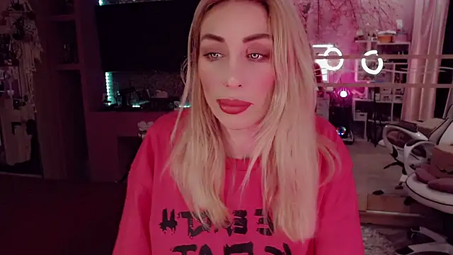 Snapshot of AnnieGOld_ chatting on 10.13.25 AnnieGOld online show from 10.13.25