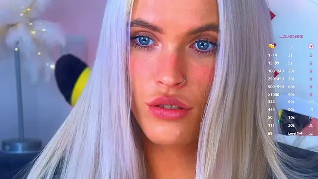 Snapshot of mikkixmeow chatting on 01.29.25 mikkixmeow online show from 01.29.25