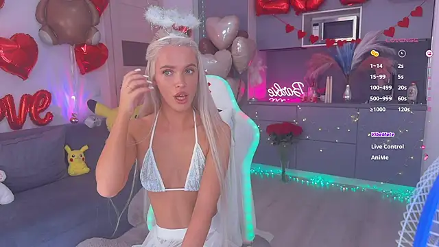 Snapshot of mikkixmeow chatting on 02.15.25 mikkixmeow online show from 02.15.25