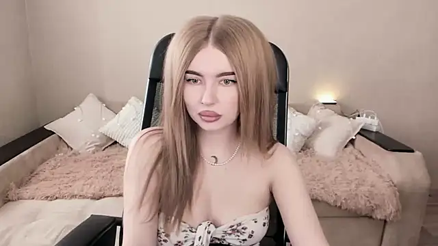 Snapshot of ViolettaLopez chatting on 02.28.25 ViolettaLopez online show from 02.28.25