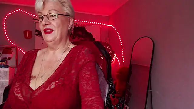 Snapshot of LaylaMilf chatting on 12.21.25 LaylaMilf online show from 12.21.25