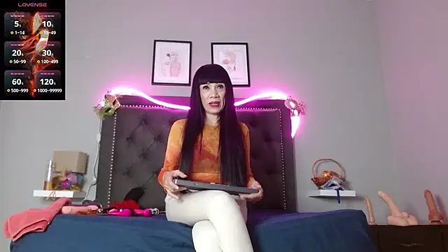 Snapshot of CharlotteLemke chatting on 11.13.25 CharlotteLemke online show from 11.13.25