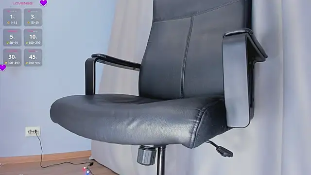 Snapshot of queen_carly chatting on 12.16.24 queen carly online show from 12.16.24