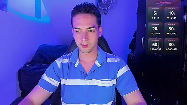 Snapshot of Alex_smith00 chatting on 12.21.24 Alex smith00 online show from 12.21.24