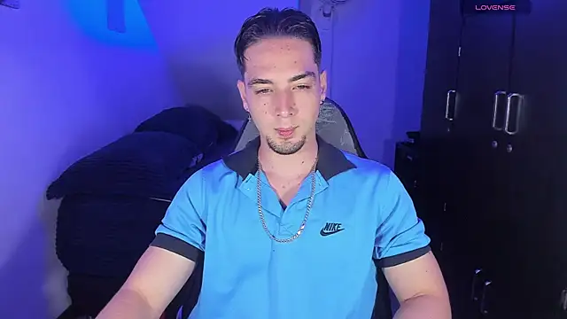 Snapshot of Alex_smith00 chatting on 10.07.25 Alex smith00 online show from 10.07.25