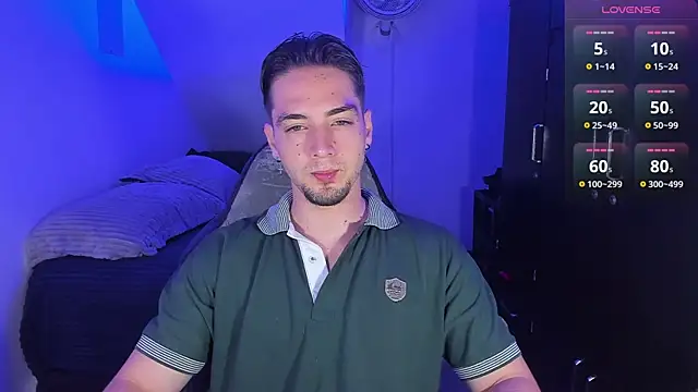 Snapshot of Alex_smith00 chatting on 10.11.25 Alex smith00 online show from 10.11.25