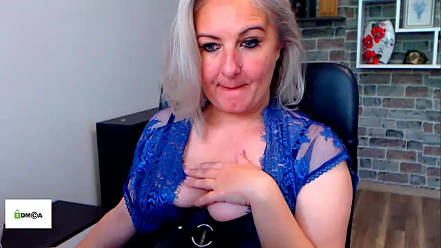 Snapshot of angel_devil_milf chatting on 05.31.26 angel devil milf online show from 05.31.26