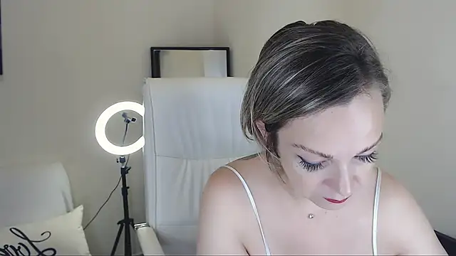 Tilly Eliot online show from 02.22.25