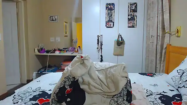 Snapshot of Hotgrannyx chatting on 02.23.25 Hotgrannyx online show from 02.23.25