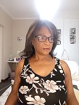 Snapshot of Hotgrannyx chatting on 09.24.25 Hotgrannyx online show from 09.24.25