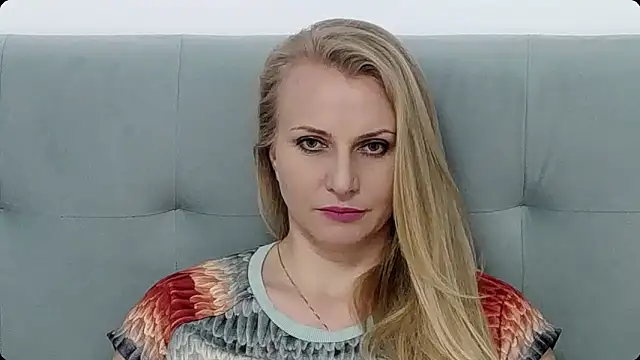 Snapshot of K__Adrienne chatting on 12.08.24 K Adrienne online show from 12.08.24