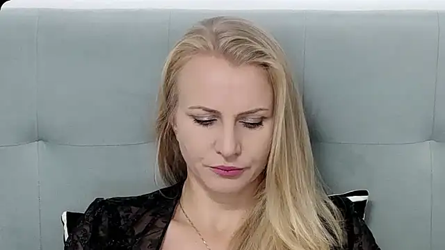 Snapshot of K__Adrienne chatting on 09.18.25 K Adrienne online show from 09.18.25