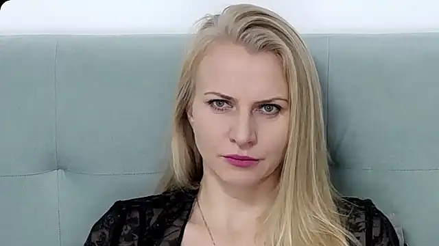 Snapshot of K__Adrienne chatting on 11.08.25 K Adrienne online show from 11.08.25