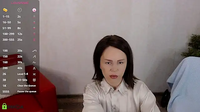 Snapshot of VickyGolden chatting on 11.19.25 VickyGolden online show from 11.19.25