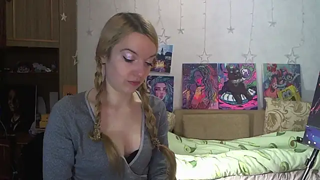 Snapshot of SecretSophia chatting on 12.10.24 SecretSophia online show from 12.10.24