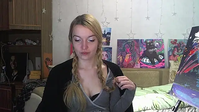 Snapshot of SecretSophia chatting on 12.10.24 SecretSophia online show from 12.10.24