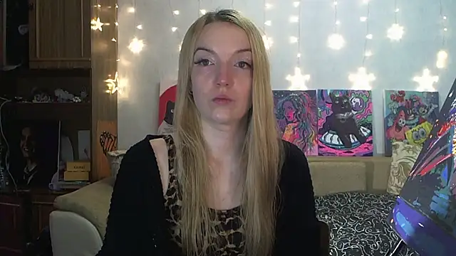 Snapshot of SecretSophia chatting on 12.13.24 SecretSophia online show from 12.13.24