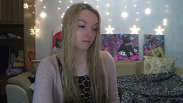 Snapshot of SecretSophia chatting on 12.20.24 SecretSophia online show from 12.20.24