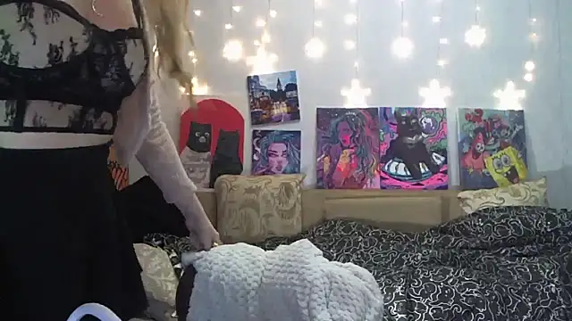 Snapshot of SecretSophia chatting on 01.04.25 SecretSophia online show from 01.04.25