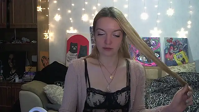 Snapshot of SecretSophia chatting on 01.05.25 SecretSophia online show from 01.05.25