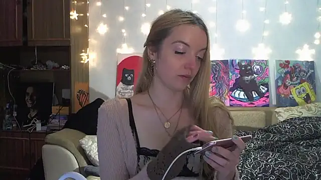 Snapshot of SecretSophia chatting on 01.05.25 SecretSophia online show from 01.05.25