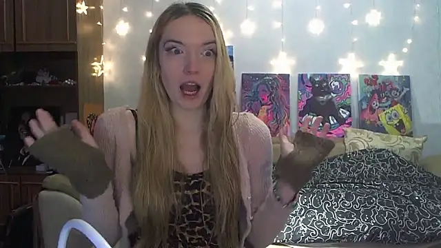 Snapshot of SecretSophia chatting on 01.08.25 SecretSophia online show from 01.08.25