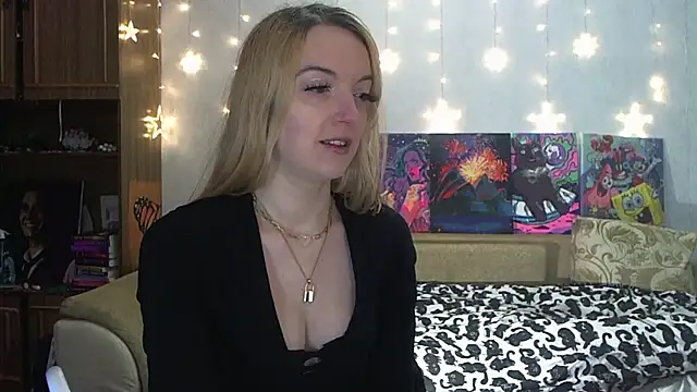 Snapshot of SecretSophia chatting on 01.25.25 SecretSophia online show from 01.25.25