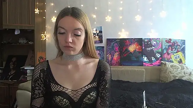 Snapshot of SecretSophia chatting on 02.14.25 SecretSophia online show from 02.14.25