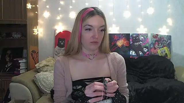 Snapshot of SecretSophia chatting on 02.18.25 SecretSophia online show from 02.18.25