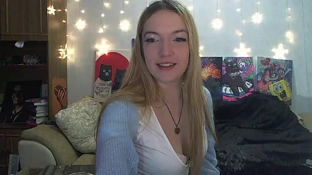 Snapshot of SecretSophia chatting on 02.19.25 SecretSophia online show from 02.19.25