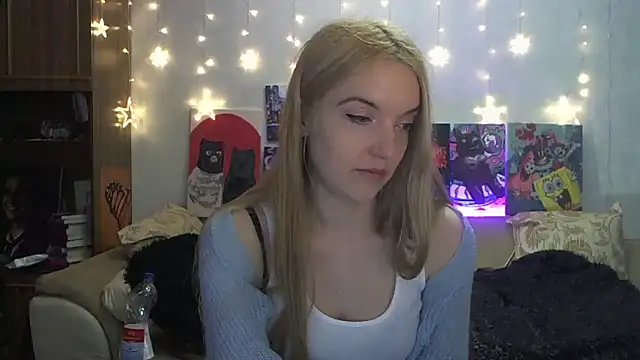 Snapshot of SecretSophia chatting on 03.04.25 SecretSophia online show from 03.04.25