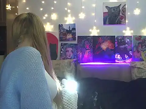 Snapshot of SecretSophia chatting on 03.18.25 SecretSophia online show from 03.18.25