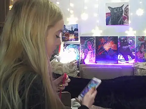 Snapshot of SecretSophia chatting on 03.19.25 SecretSophia online show from 03.19.25