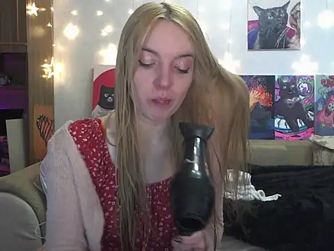 Snapshot of SecretSophia chatting on 03.21.25 SecretSophia online show from 03.21.25