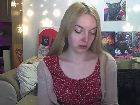 Snapshot of SecretSophia chatting on 03.21.25 SecretSophia online show from 03.21.25