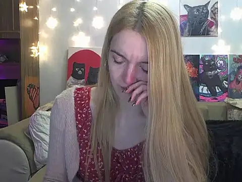 Snapshot of SecretSophia chatting on 03.22.25 SecretSophia online show from 03.22.25