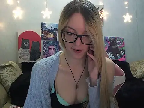 Snapshot of SecretSophia chatting on 10.01.25 SecretSophia online show from 10.01.25