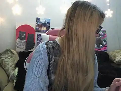 Snapshot of SecretSophia chatting on 10.04.25 SecretSophia online show from 10.04.25