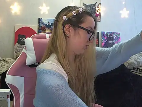 Snapshot of SecretSophia chatting on 10.21.25 SecretSophia online show from 10.21.25