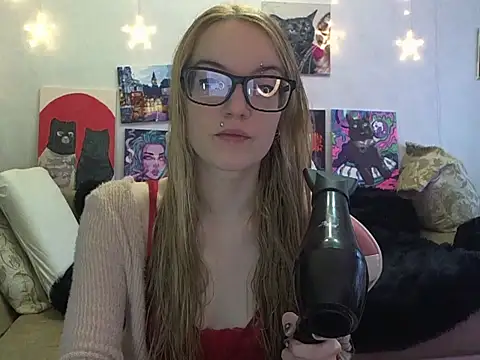 Snapshot of SecretSophia chatting on 10.28.25 SecretSophia online show from 10.28.25