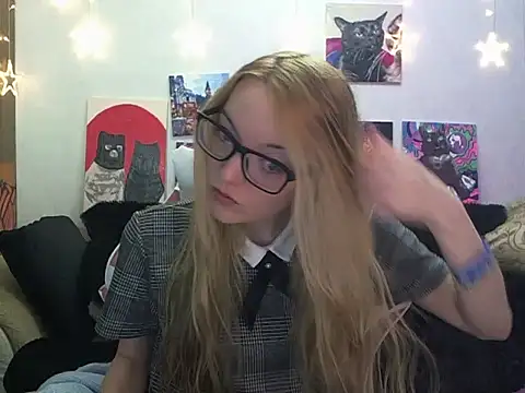 Snapshot of SecretSophia chatting on 11.12.25 SecretSophia online show from 11.12.25