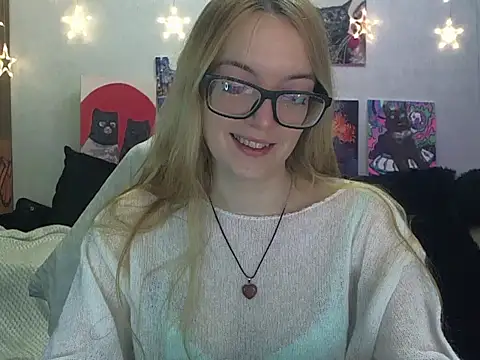 Snapshot of SecretSophia chatting on 12.20.25 SecretSophia online show from 12.20.25