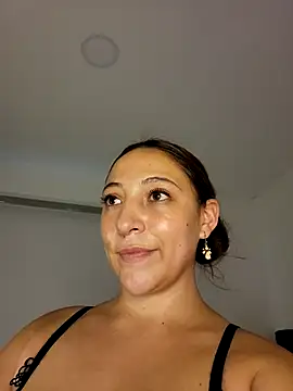 VickyHoult online show from 03.21.25