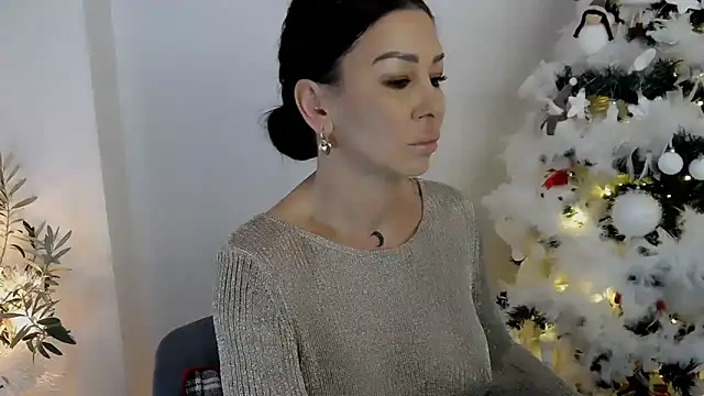 Snapshot of Xentthia chatting on 12.16.25 Xentthia online show from 12.16.25