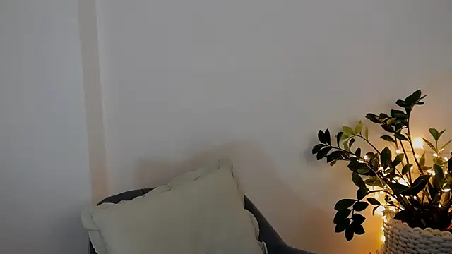 Snapshot of Xentthia chatting on 03.27.26 Xentthia online show from 03.27.26