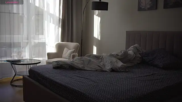 Danielle Thomas online show from 09.25.25