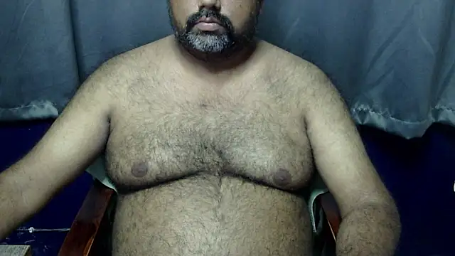 Snapshot of hairysubcub_70 chatting on 06.29.26 hairysubcub 70 online show from 06.29.26